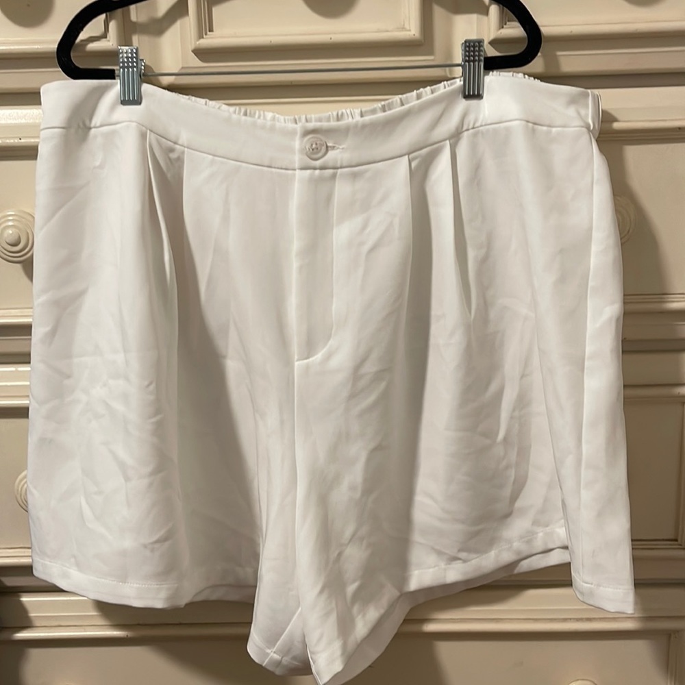 Nwot Ladies Shein Dress Shorts.